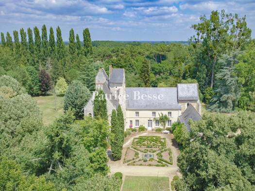 Maison à vendre 1 070 000 € 12 pièces 6 chambres 430 m² 26 150 m² de terrain Saumur 49400