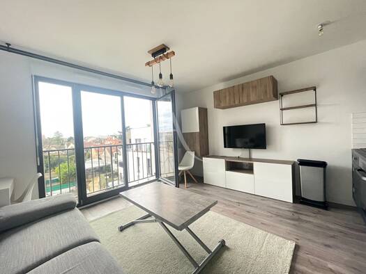 Appartement à louer 925 € 1 pièce 25 m² Étage 3/5 Delaune Villejuif 94800