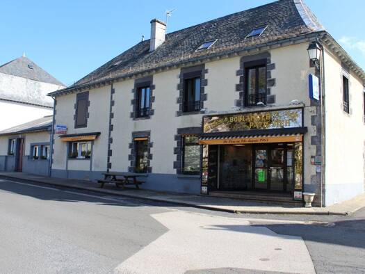 Maison à vendre 585 000 € 12 pièces 6 chambres 265 m² 604 m² de terrain Anglards de Salers 15380