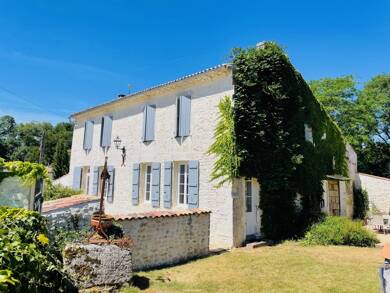 Maison à vendre 399 500 € 7 pièces 4 chambres 210 m² 2 968 m² de terrain Thaims 17120