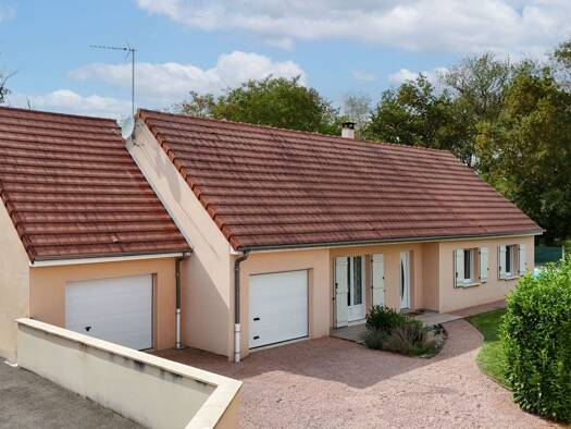 Maison de plain-pied à vendre 275 000 € 4 pièces 3 chambres 109 m² 880 m² de terrain Trévol 03460
