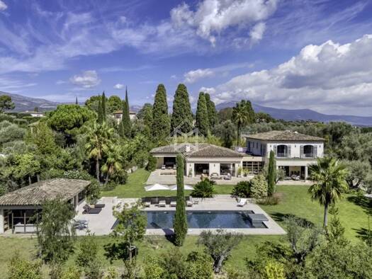 Maison de plain-pied à vendre 4 990 000 € 10 pièces 8 chambres 550 m² 4 552 m² de terrain Le Village Valbonne 06560