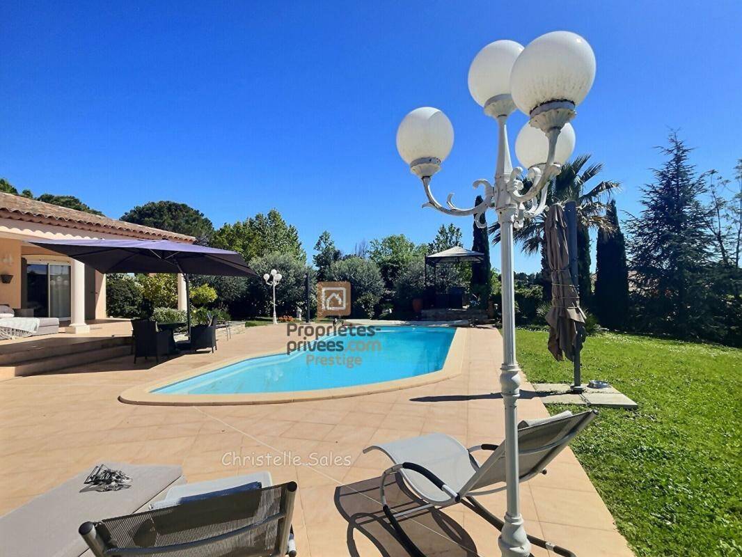 Maison à vendre, 185m², BAGNOLS EN FORET
