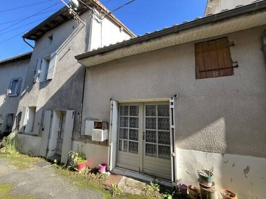 Maison à vendre 35 000 € 4 pièces 3 chambres 76 m² 205 m² de terrain Lesterps 16420