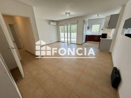 Appartement à louer 1 069 € 3 pièces 2 chambres 65,66 m² RDC Les Aires de la Dîme Salon-de-Provence 13300
