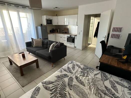 Appartement à louer 673 € 1 pièce 33 m² Étage 1/3 Saint-Pierre-du-Perray 91280