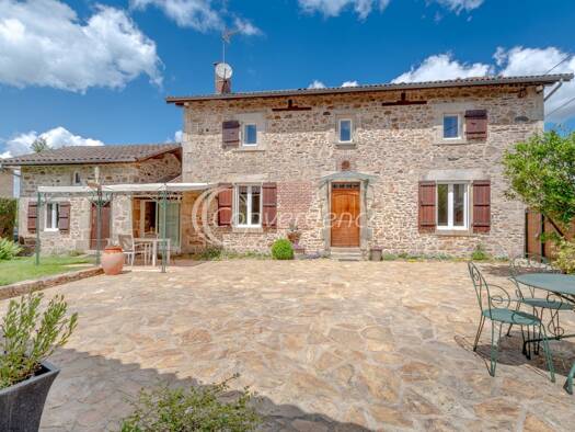 Villa à vendre 350 000 € 6 pièces 3 chambres 162 m² 3 040 m² de terrain Sereilhac 87620