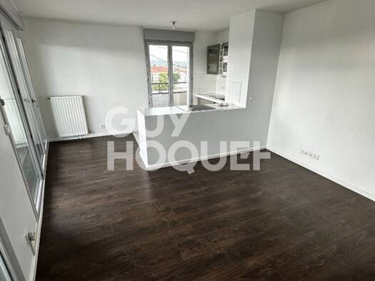 Appartement à louer 1 360 € 4 pièces 3 chambres 74 m² Étage 1/2 Sud-Bords de Marne-Foch Chelles 77500