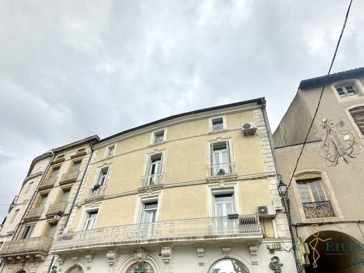 Local commercial à louer 850 € 123 m² de surface de vente Est Clermont l'Herault 34800