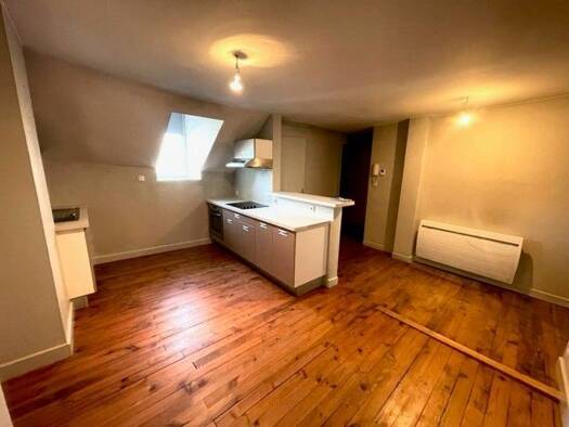Appartement à louer 400 € 2 pièces 1 chambre 49 m² 2ème étage Couzergues Ussel 19200