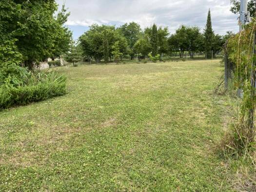 Terrain constructible viabilisé à vendre 20 000 € 650 m² de terrain Saint-Même-les-Carrières 16720