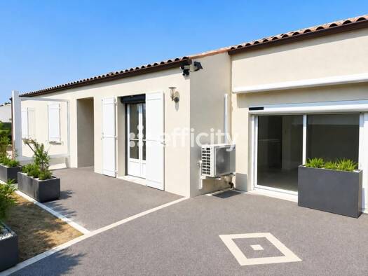 Maison de plain-pied à vendre 298 000 € 6 pièces 3 chambres 108 m² 542 m² de terrain Semussac 17120