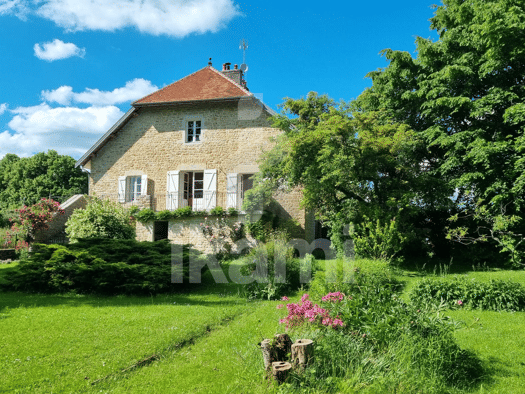 Maison à vendre 350 000 € 9 pièces 4 chambres 315 m² 2 250 m² de terrain Montain 39210