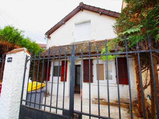 Local commercial à vendre 245 000 € Cottage Arnouville 95400