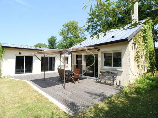 Maison à louer 2 280 € 5 pièces 3 chambres 126 m² 347 m² de terrain Poissy 78300