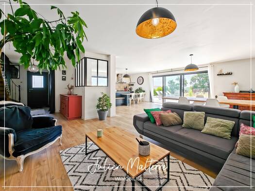 Maison à vendre 425 000 € 7 pièces 5 chambres 171 m² 2 124 m² de terrain Marols 42560