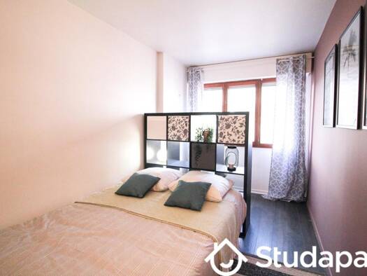 Appartement à louer 820 € 1 pièce 5 chambres 11 m² 6ème étage Rueil sur Seine-Plaine-Gare Rueil-Malmaison 92500