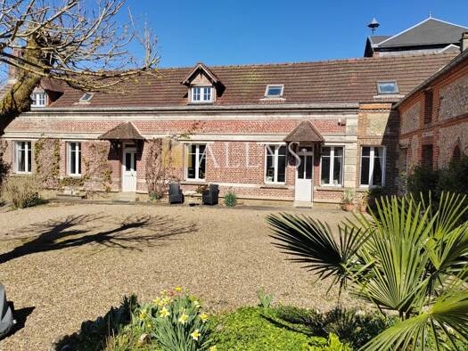 Maison à vendre 330 000 € 8 pièces 5 chambres 280 m² 2 455 m² de terrain Chaumont-en-Vexin 60240
