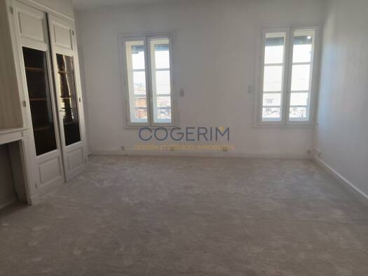Duplex à louer 802 € 2 chambres 82,22 m² 3ème étage centre Ville-La Chartonnière-La Barre Villefranche-sur-Saône 69400