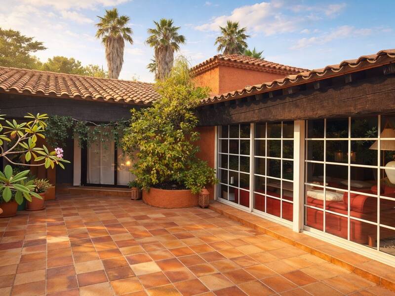 Maison à vendre, 400m², LA CADIERE D'AZUR