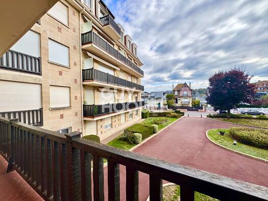 Appartement à louer 950 € 2 pièces 1 chambre 46 m² Étage 1/4 Deauville 14800