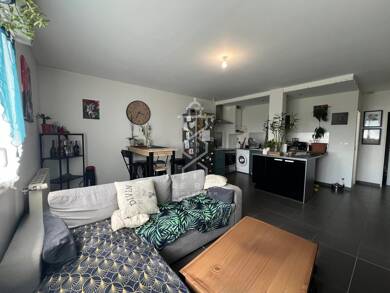 Appartement à louer 900 € 3 pièces 2 chambres 67,7 m² RDC Lanester 56600
