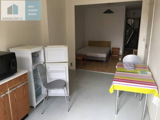 Appartement à louer 313 € 1 pièce 28 m² Étage 3/3 Centre Historique Le Puy-en-Velay 43000