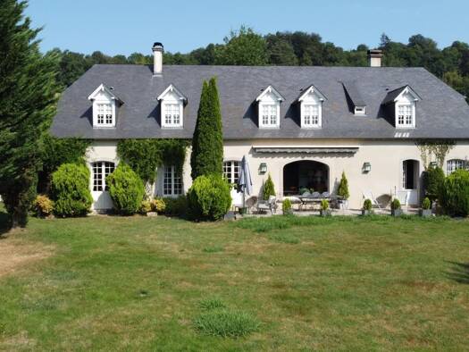 Maison à vendre 1 050 000 € 7 pièces 6 chambres 316,5 m² 6 958 m² de terrain Nay 64800