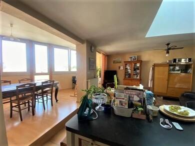 Appartement à vendre 149 000 € 3 pièces 2 chambres 91 m² Étage 3/1 Sud Yssingeaux 43200
