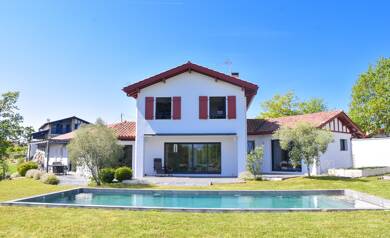 Maison à vendre 975 000 € 5 pièces 4 chambres 162 m² 2 350 m² de terrain Villefranque 64990