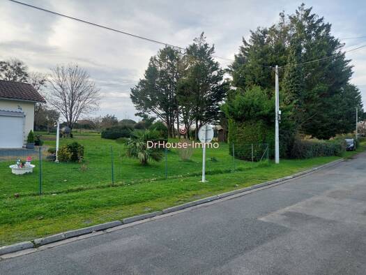 Terrain constructible à vendre 54 000 € 633 m² de terrain Pisany 17600