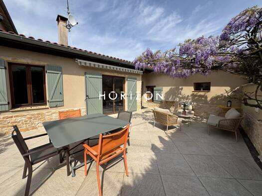 Maison à vendre 275 000 € 5 pièces 3 chambres 122 m² 581 m² de terrain Illiat 01140