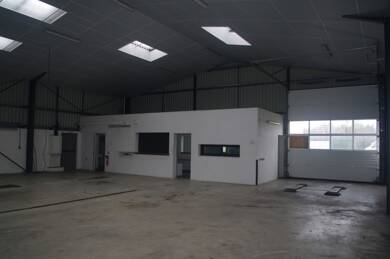 Espace bureau à vendre 451 500 € 350 m² de bureaux St Genis de Stonge 17240