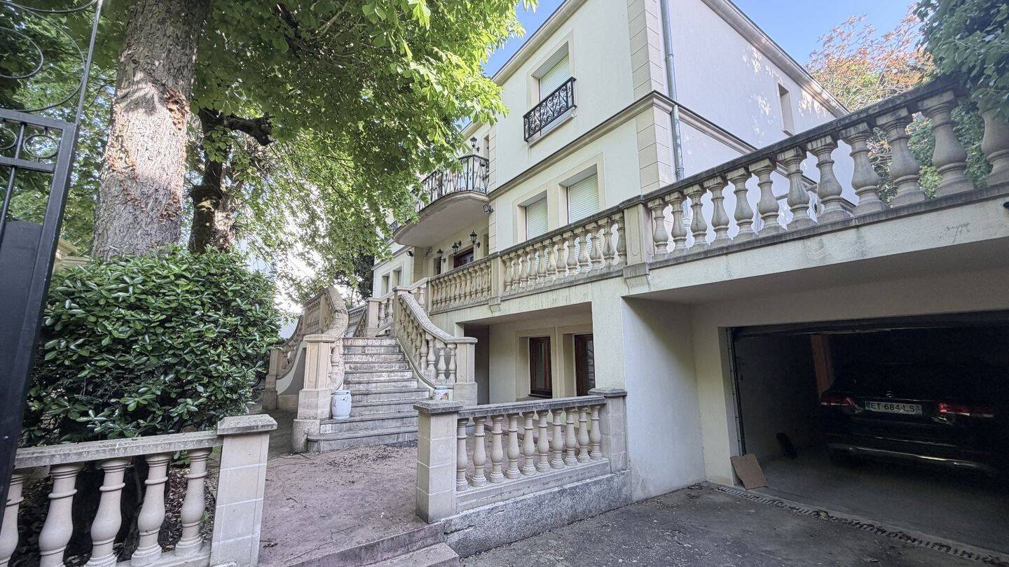 Maison à vendre, 301m², SAINT MAUR DES FOSSES