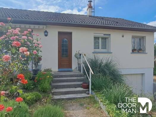 Maison de plain-pied à vendre 149 000 € 3 pièces 2 chambres 76 m² 698 m² de terrain Saint-Florent-sur-Cher 18400