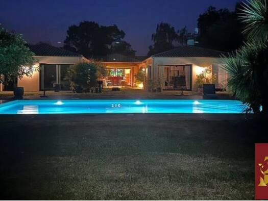 Maison de plain-pied à vendre 735 000 € 8 pièces 5 chambres 326 m² 3 018 m² de terrain Bourg La Chevrolière 44118