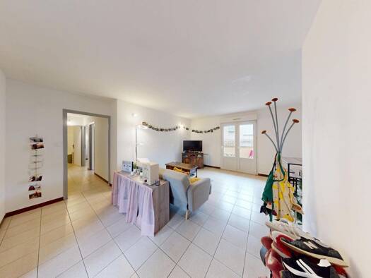 Appartement à vendre 71 400 € 3 pièces 2 chambres 67 m² Étage 2/3 Beaumont-de-Lomagne 82500