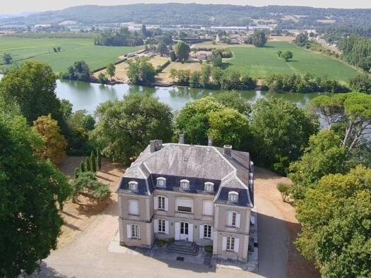 Château à vendre 1 260 000 € 15 pièces 9 chambres 567 m² 51 142 m² de terrain Zone Rurale Nord Villeneuve-sur-Lot 47300