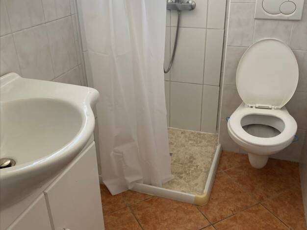 Appartement à louer 830 € 2 pièces 1 chambre 32 m² Étage 2/3 Croix des Gardes Cannes 06400