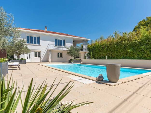 Maison à vendre 499 000 € 7 pièces 5 chambres 188 m² 775 m² de terrain Centre Ancien Pertuis 84120