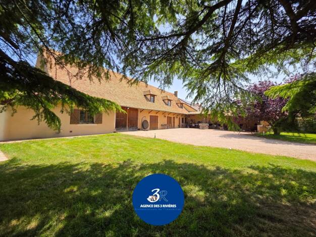 Maison à vendre 518 000 € 8 pièces 3 chambres 224 m² 3 700 m² de terrain Cuisery 71290
