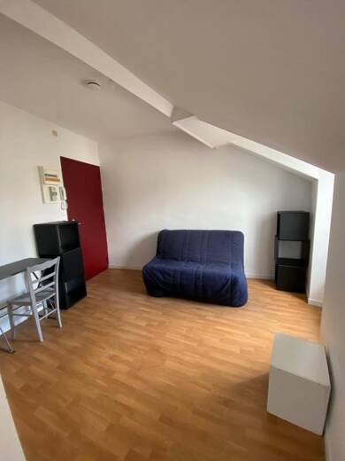 Appartement à louer 382 € 1 pièce 17 m² Dernier étage, Étage 2/2 Centre Châteaubriant 44110