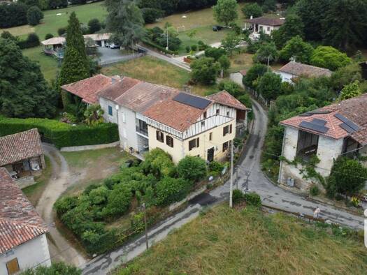 Maison à vendre 185 000 € 7 pièces 5 chambres 204 m² 305 m² de terrain Saleich 31260