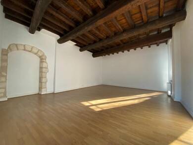 Appartement à louer 895 € 3 pièces 2 chambres 85 m² Étage 1/2 La Balance-Palais des Papes Avignon 84000