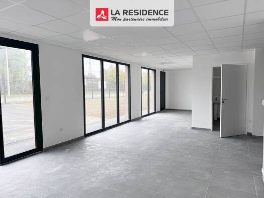 Boutique à louer 1 750 € 2 pièces 95 m² de surface de vente Saint-Marcel 27950