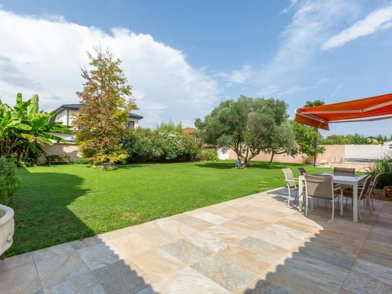 Maison à vendre, 221m², VAULX EN VELIN