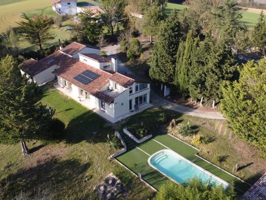 Maison à vendre 483 000 € 7 pièces 4 chambres 226 m² 12 129 m² de terrain Gimont 32200