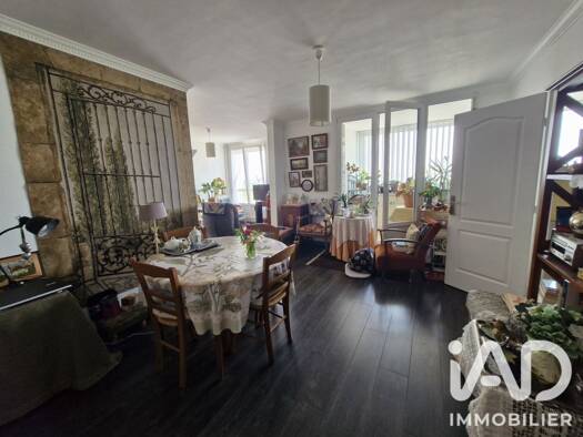 Appartement à vendre 149 000 € 5 pièces 4 chambres 89 m² Étage 10/11 Activités Orléans 45100