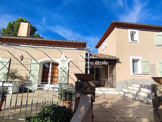 Maison à vendre 549 000 € 6 pièces 5 chambres 180 m² 3 000 m² de terrain Ollières 83470