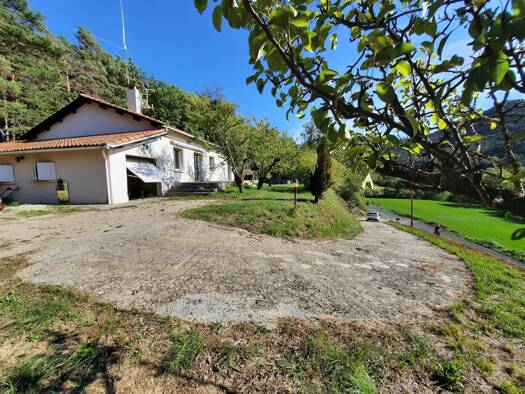 Maison de plain-pied à vendre 284 000 € 5 pièces 3 chambres 120 m² 3 500 m² de terrain Nant 12230